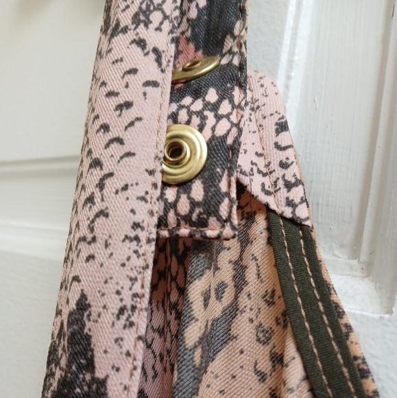 Banana Republic snake print utility jumpsuit with adjustable gold tone top snaps - Picture 10 of 11